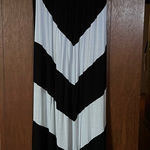 Design history tube top style maxi dress. Very comfortable